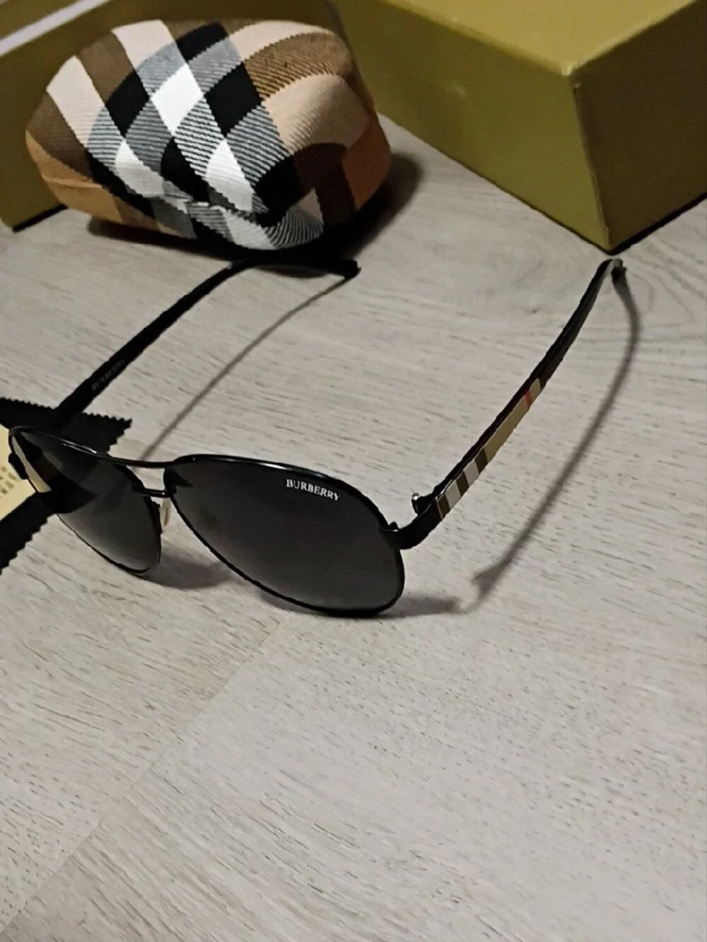 Burberry Black Lens Aviator Sunglasses w/ Case,Cleaning Cloth,Box & Card